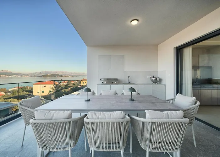 Oceanview Penthouse דירה *