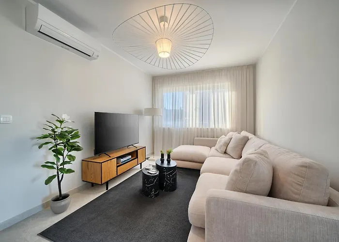 Oceanview Penthouse דירה