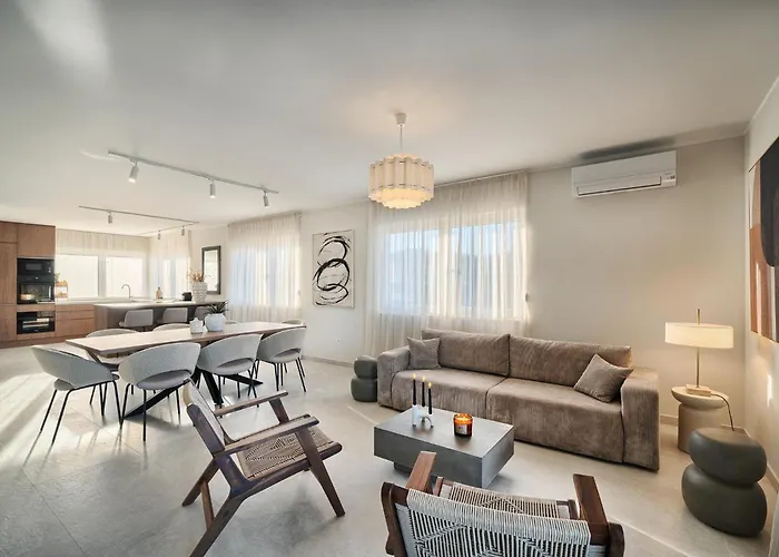 Oceanview Penthouse דירה *