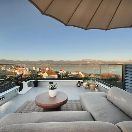 Oceanview Penthouse *